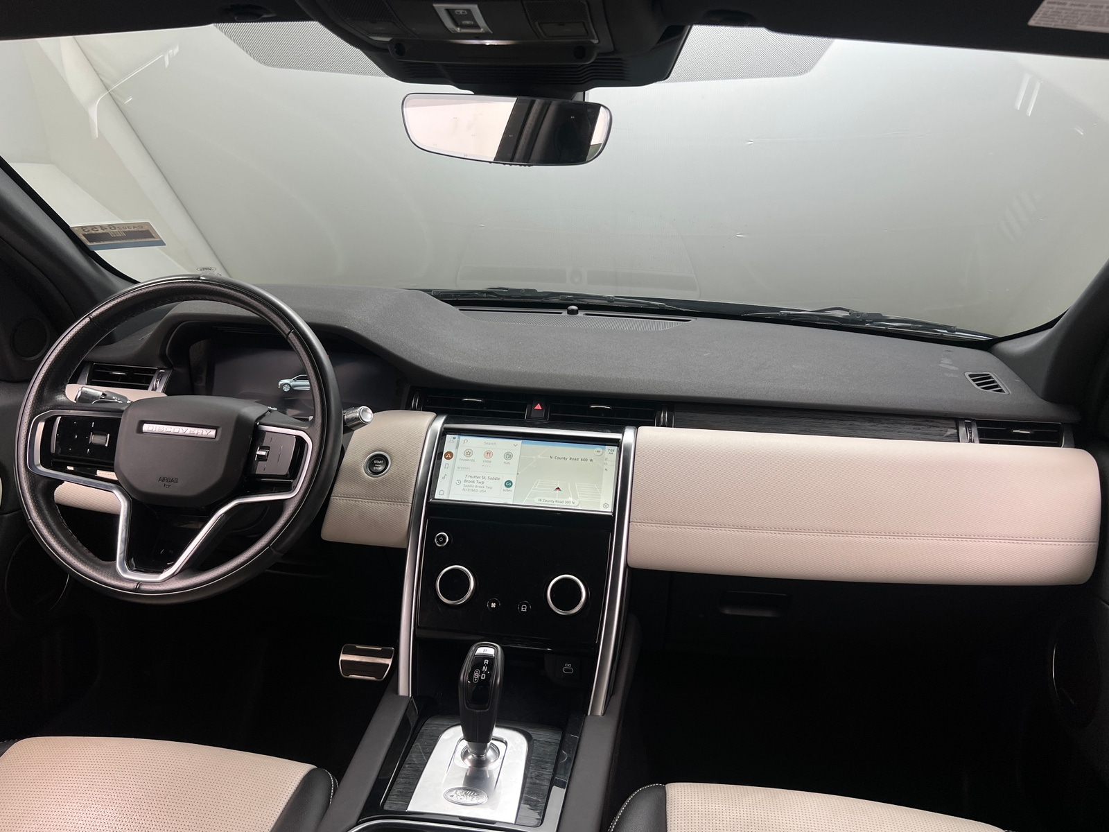 Thumbnail: 2022 Land Rover Discovery Sport - 2