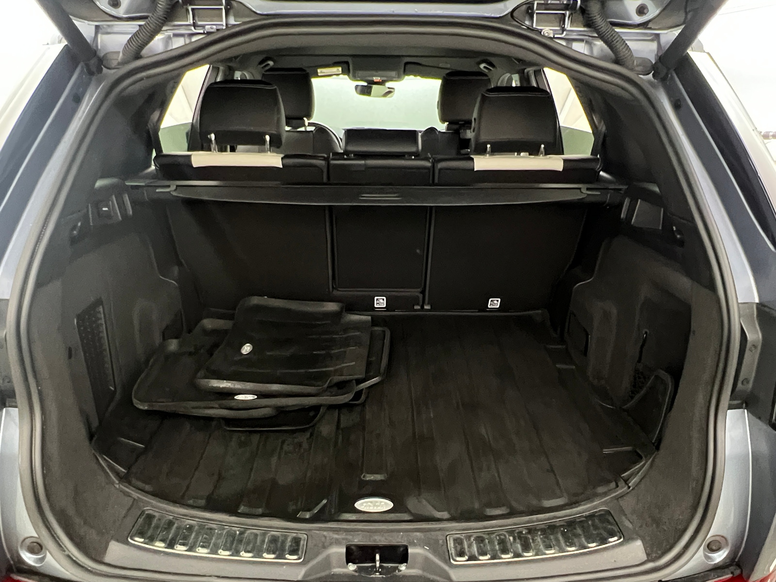 Thumbnail: 2022 Land Rover Discovery Sport - 6