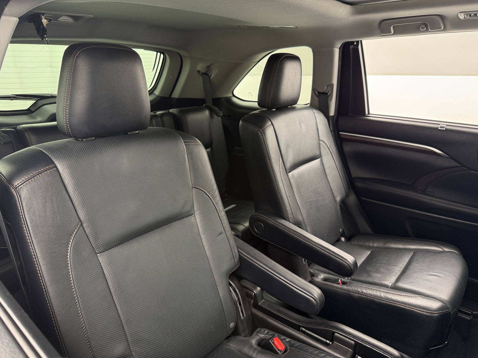 Thumbnail: 2016 Toyota Highlander - 5