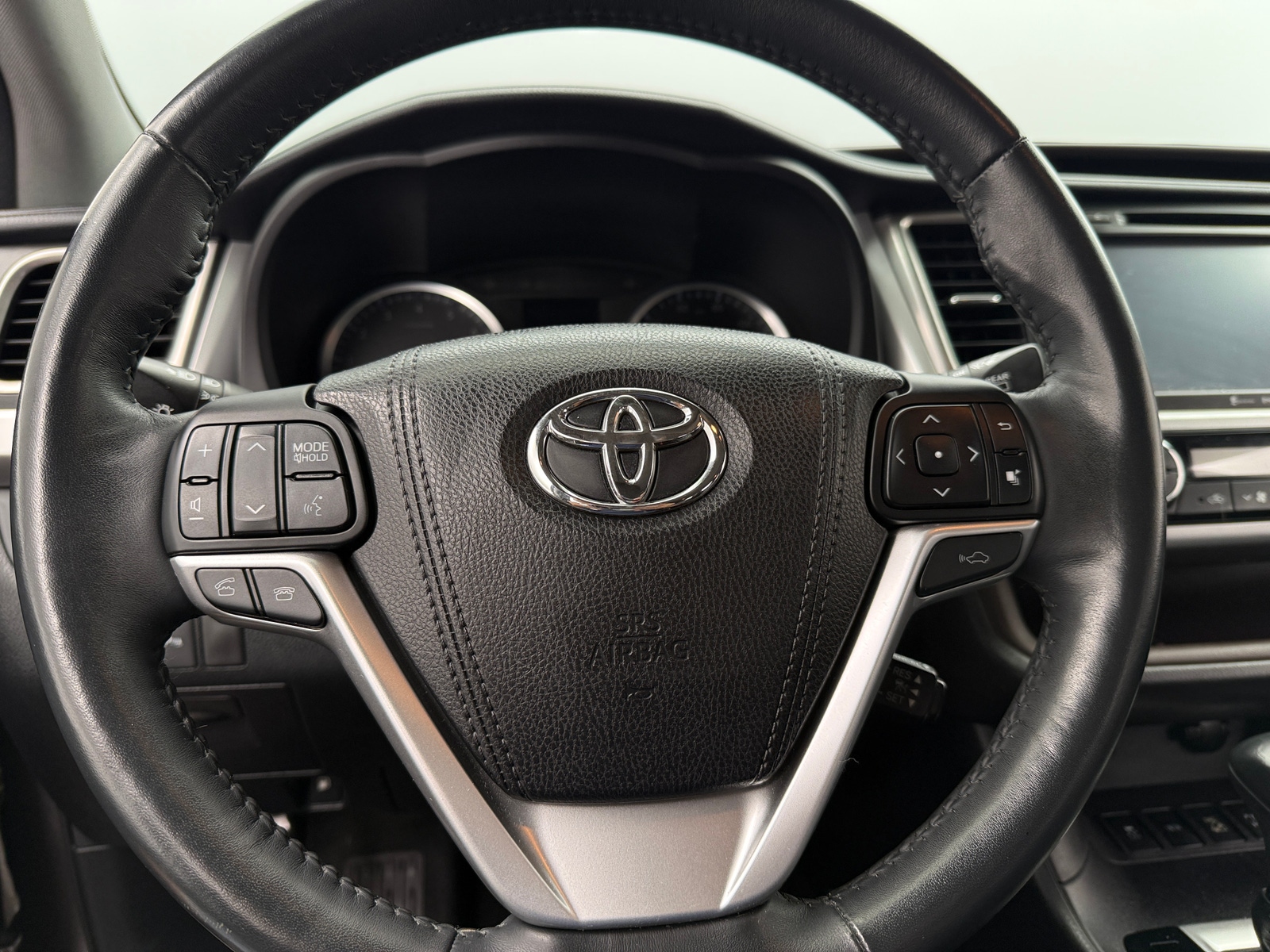 Thumbnail: 2016 Toyota Highlander - 4