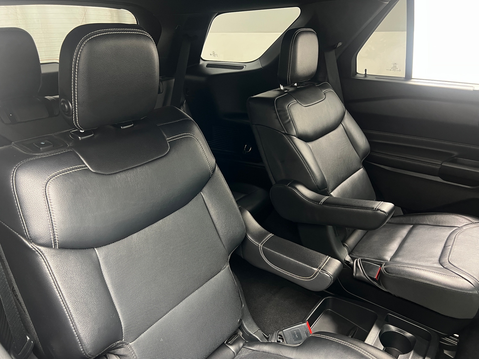 Thumbnail: 2020 Ford Explorer - 5