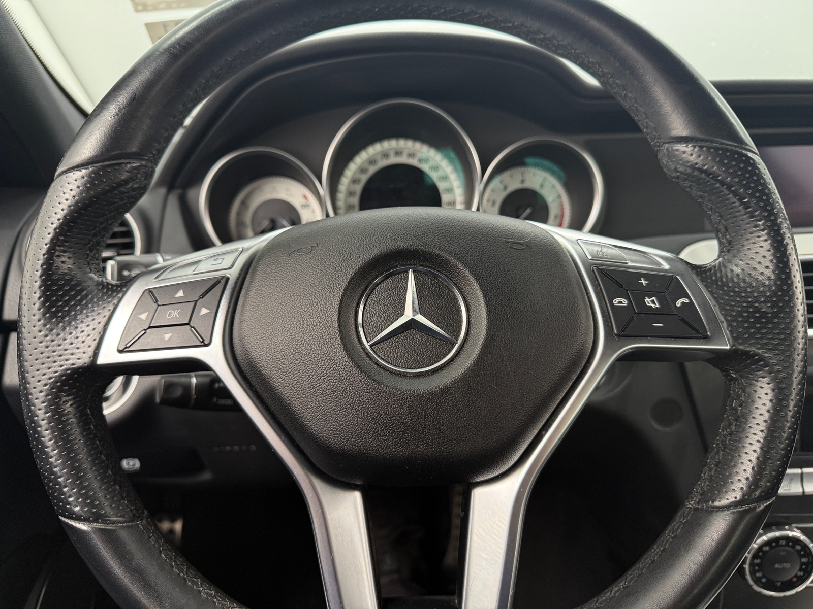Thumbnail: 2013 Mercedes-Benz C-Class - 4