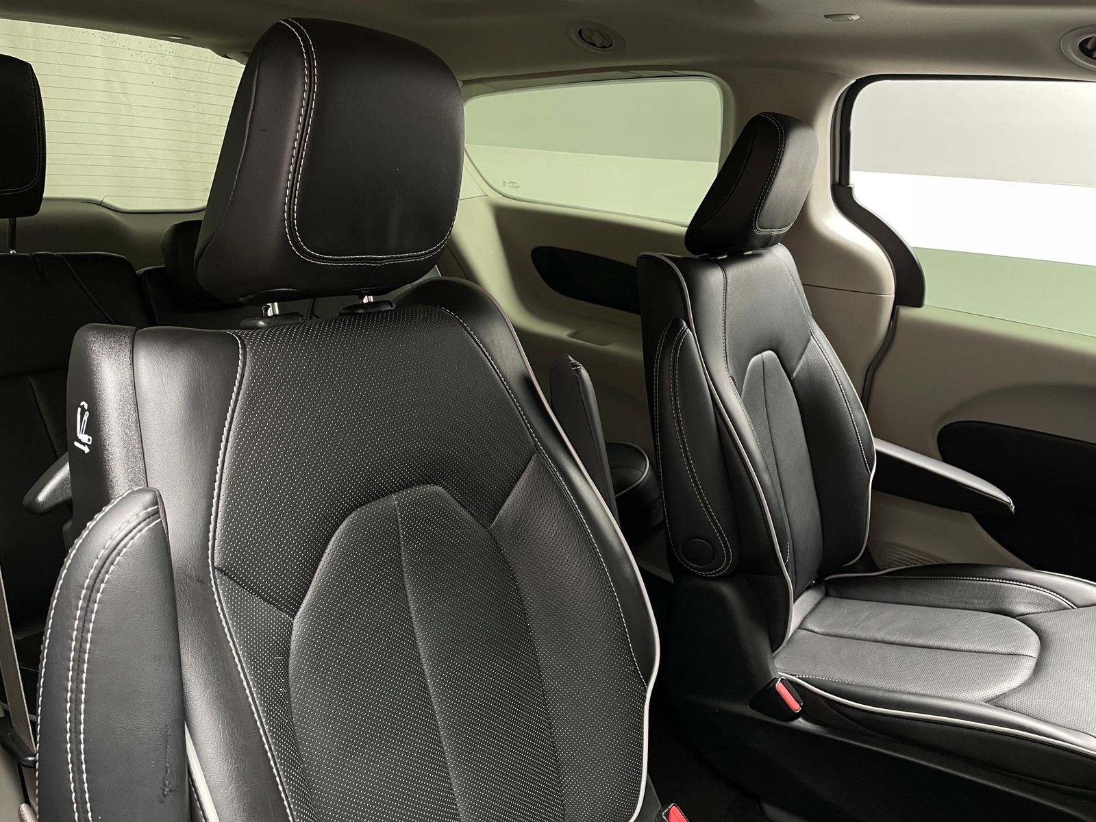Thumbnail: 2023 Chrysler Pacifica - 5