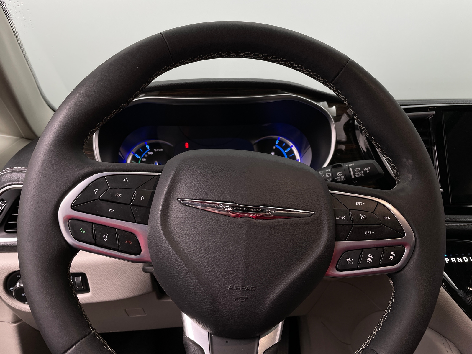 Thumbnail: 2023 Chrysler Pacifica - 4
