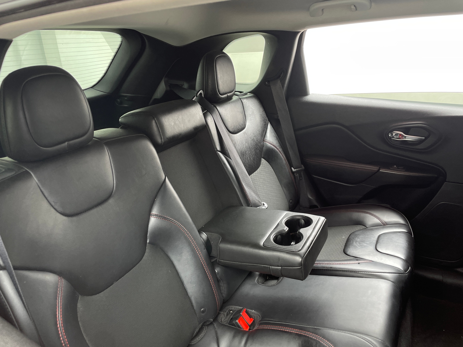 Thumbnail: 2019 Jeep Cherokee - 6