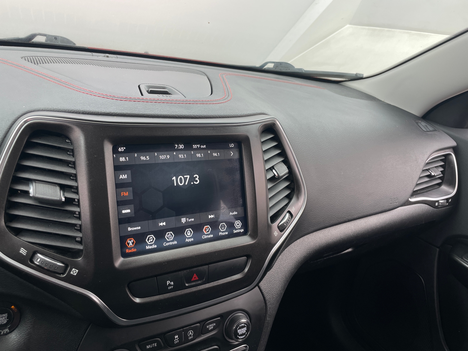 Thumbnail: 2019 Jeep Cherokee - 4