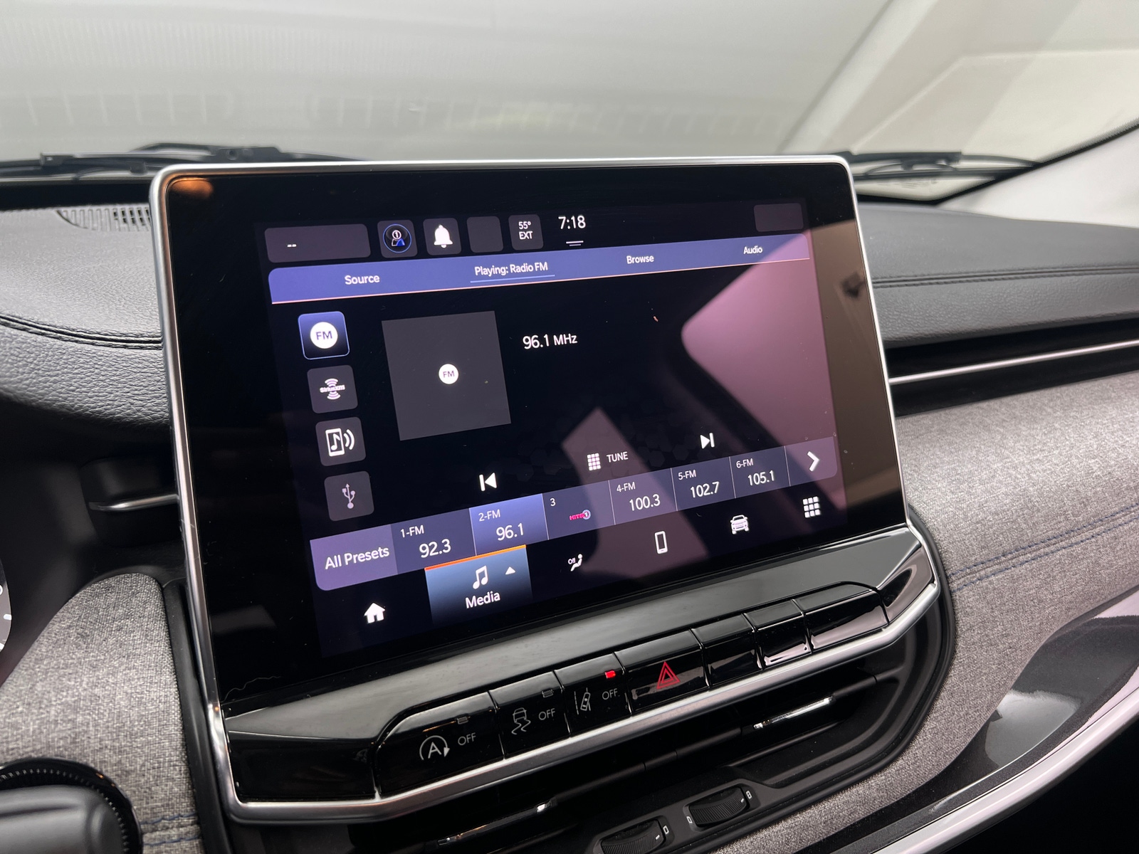 Thumbnail: 2022 Jeep Compass - 4