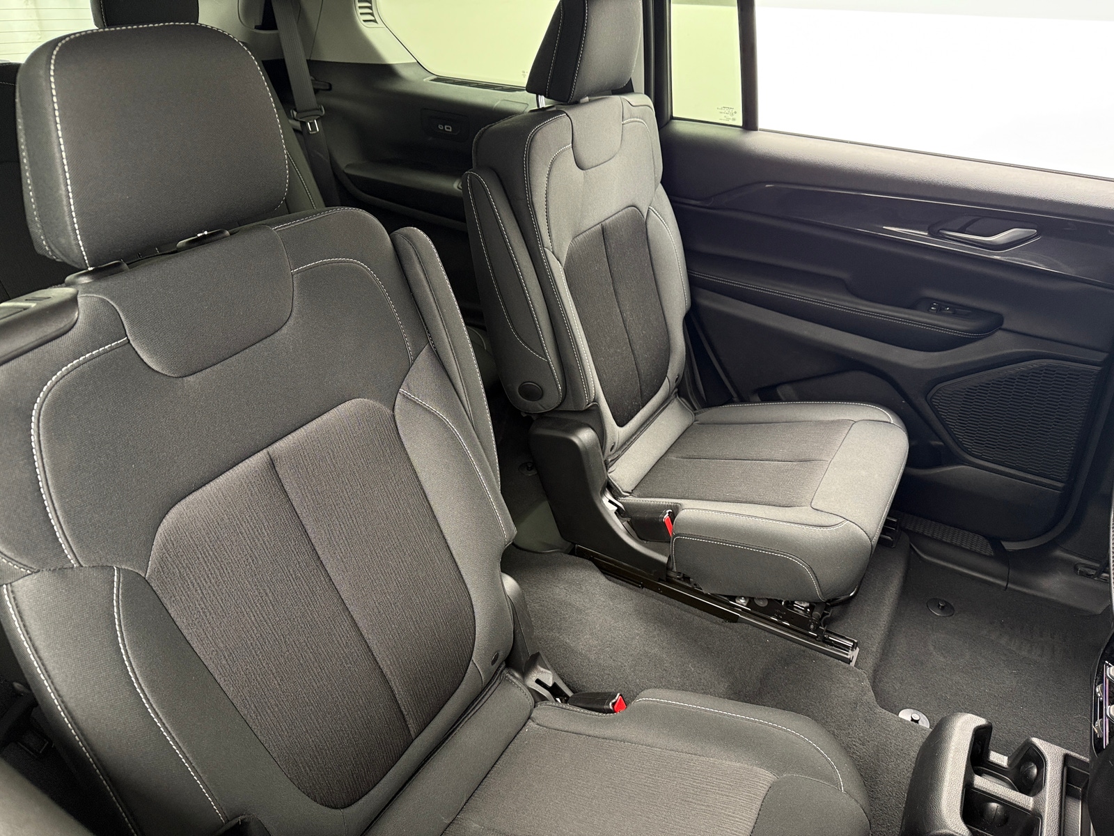 Thumbnail: 2023 Jeep Grand Cherokee L - 6