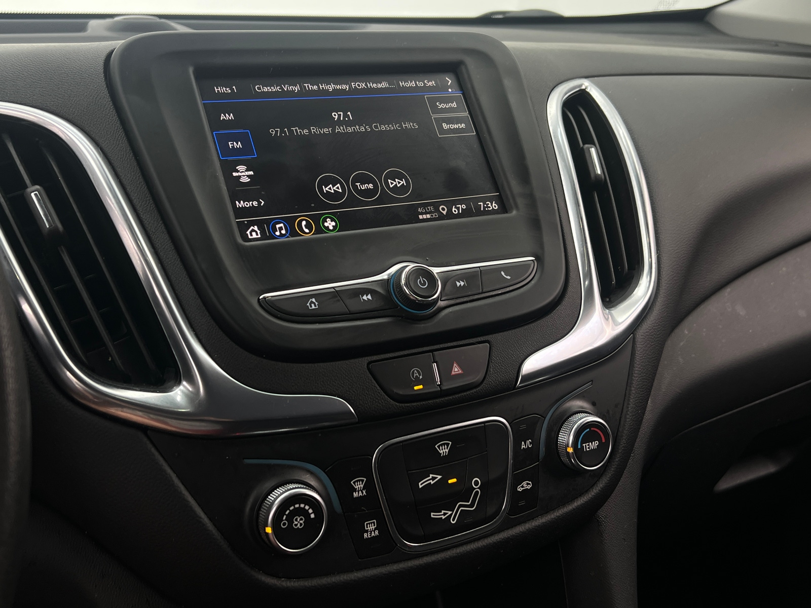 Thumbnail: 2022 Chevrolet Equinox - 4