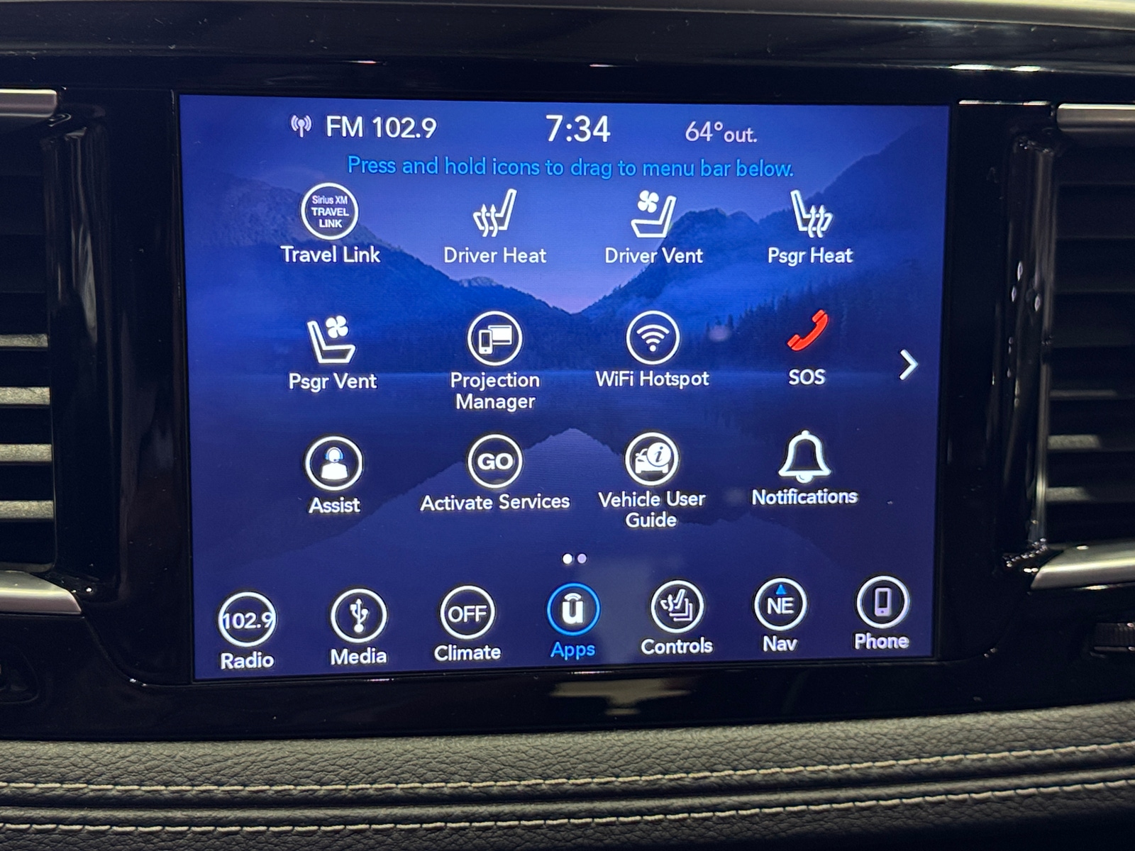 Thumbnail: 2018 Chrysler Pacifica - 3