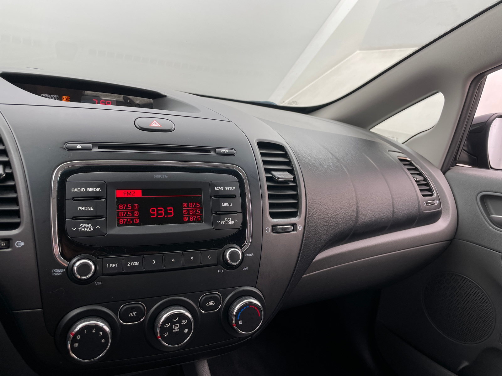 Thumbnail: 2017 Kia Forte - 4