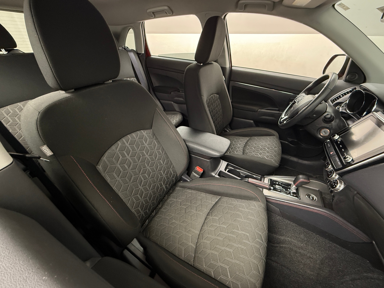 Thumbnail: 2024 Mitsubishi Outlander Sport - 2