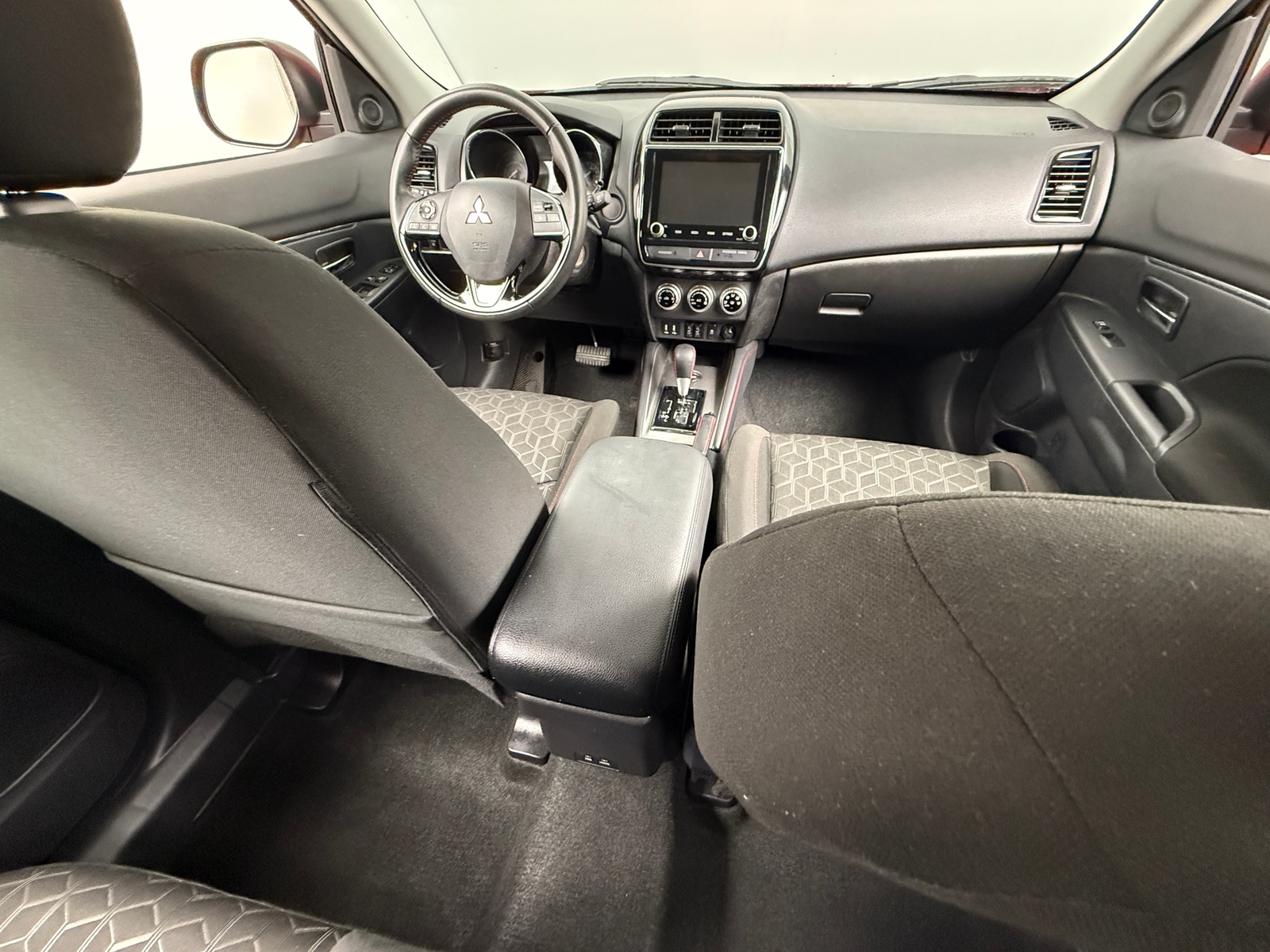 Thumbnail: 2024 Mitsubishi Outlander Sport - 3