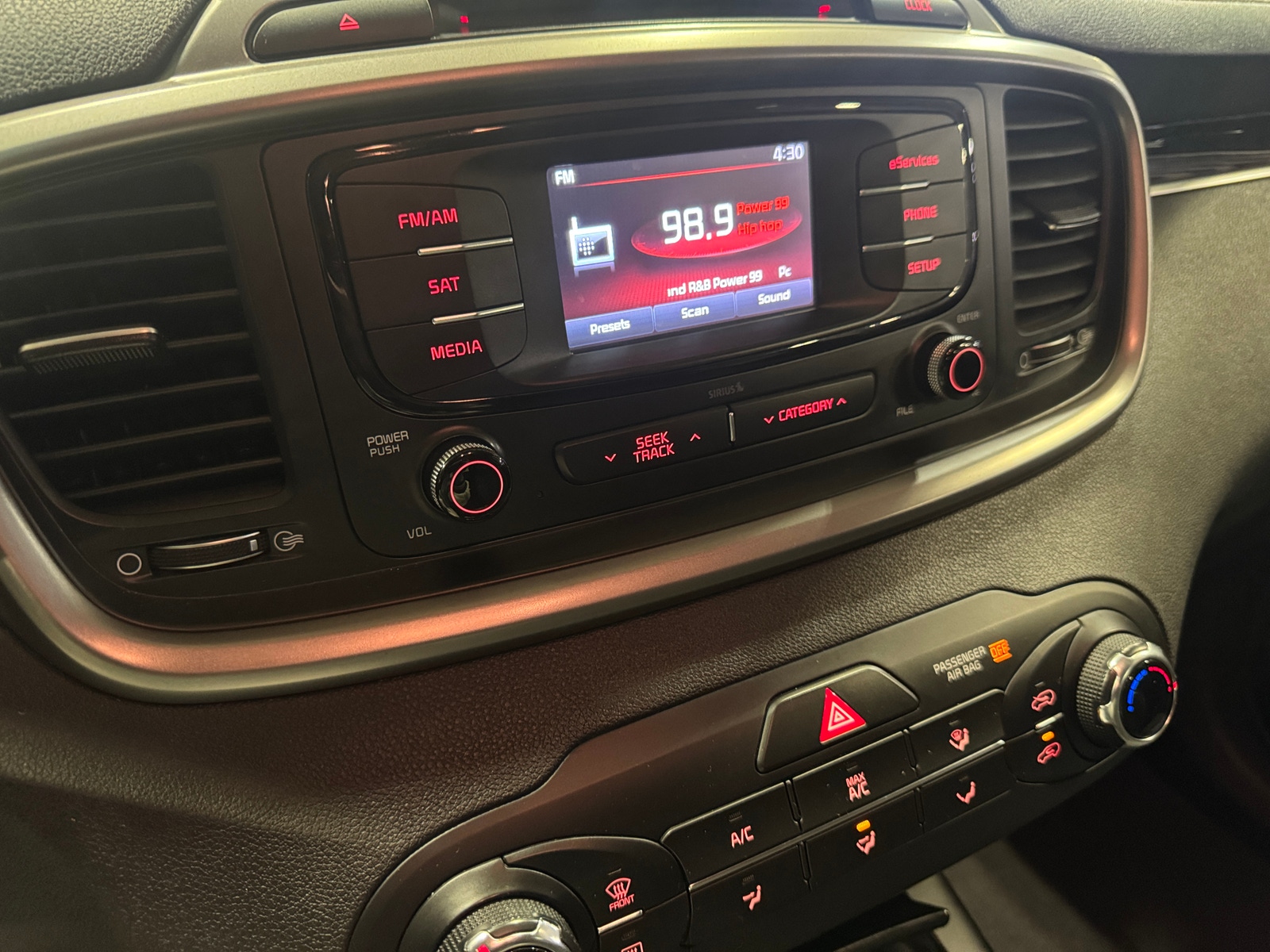 Thumbnail: 2016 Kia Sorento - 4