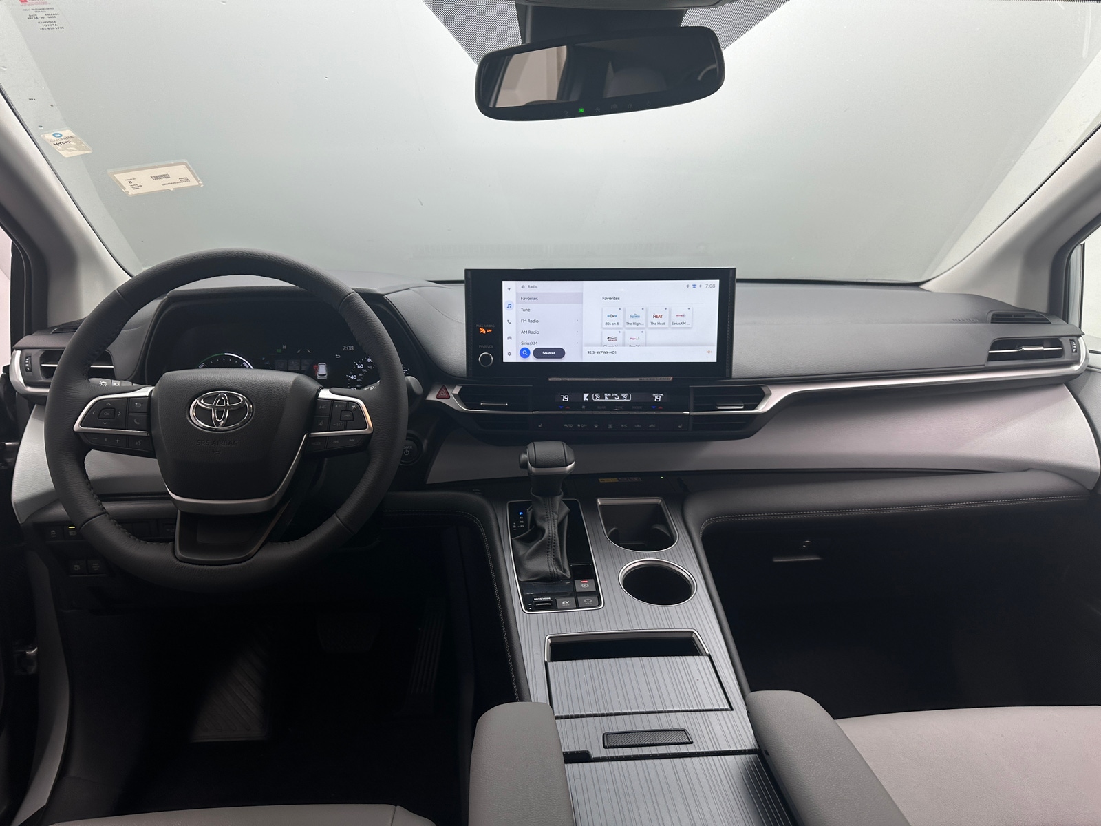 Thumbnail: 2025 Toyota Sienna - 2