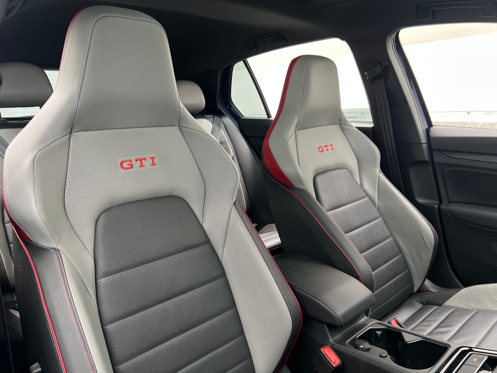 Thumbnail: 2023 Volkswagen Golf - 2