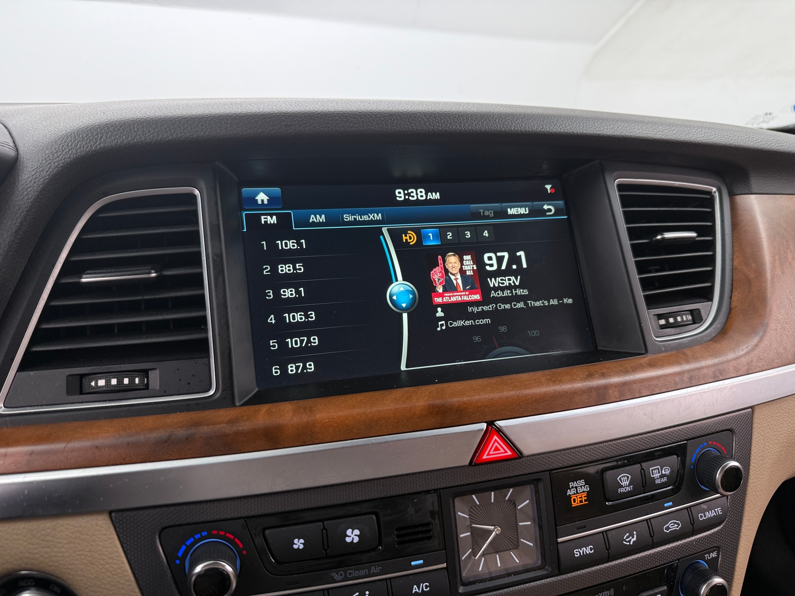 Thumbnail: 2015 Hyundai Genesis - 3