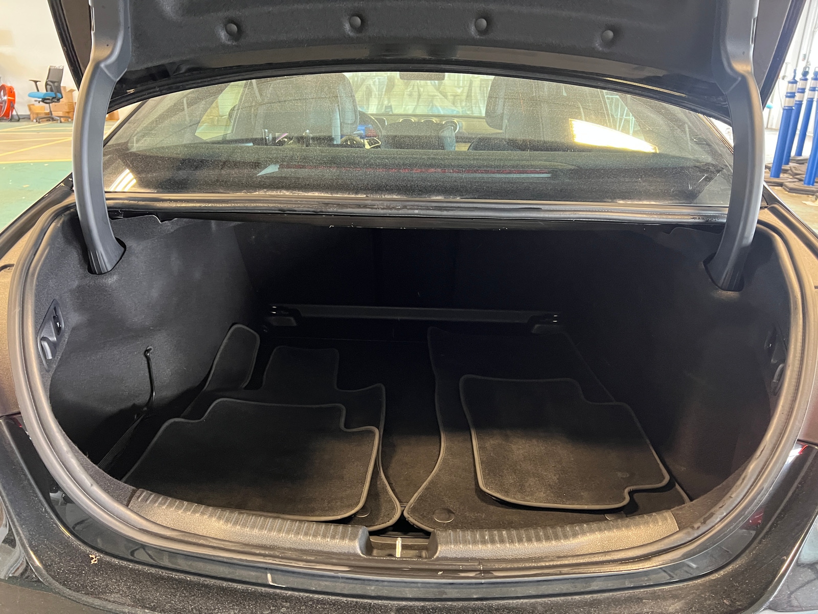 Thumbnail: 2024 Mercedes-Benz C-Class - 6