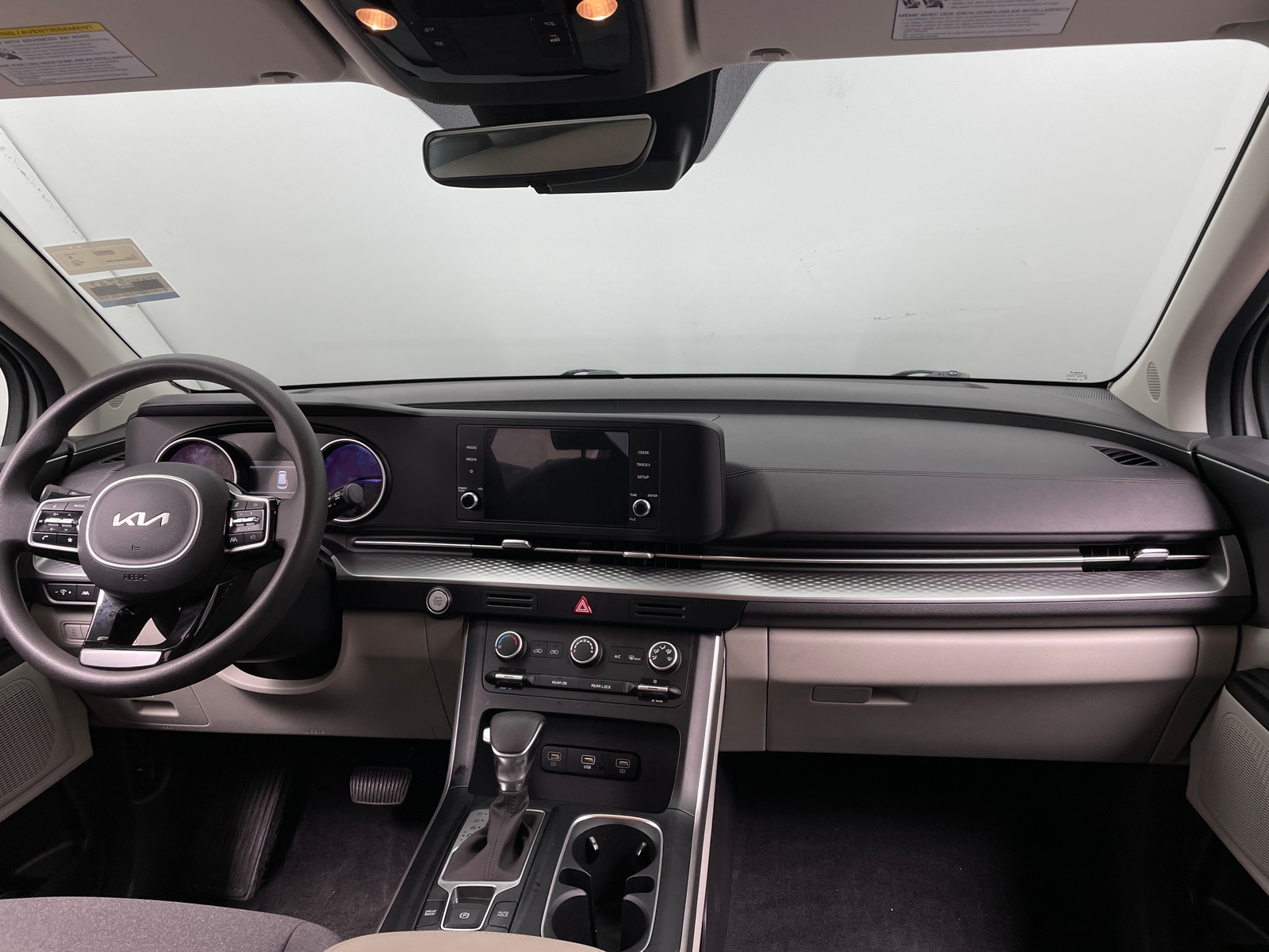 Thumbnail: 2022 Kia Carnival - 3