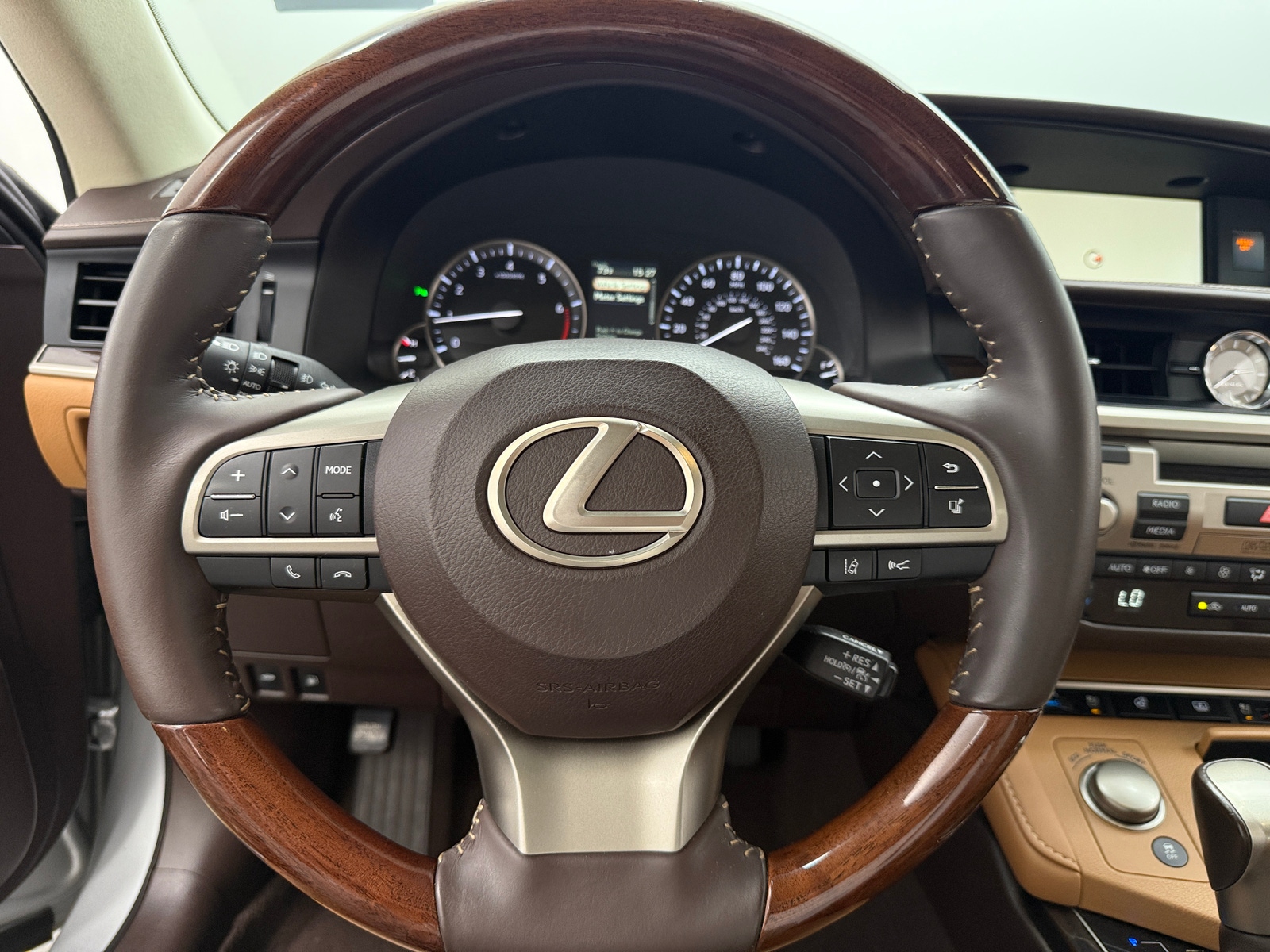 Thumbnail: 2017 Lexus ES - 4