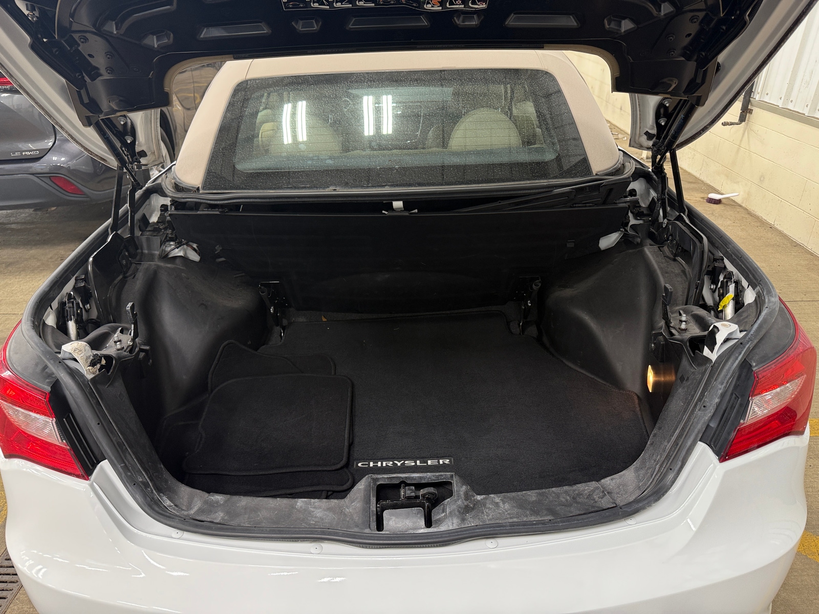Thumbnail: 2014 Chrysler 200 - 6