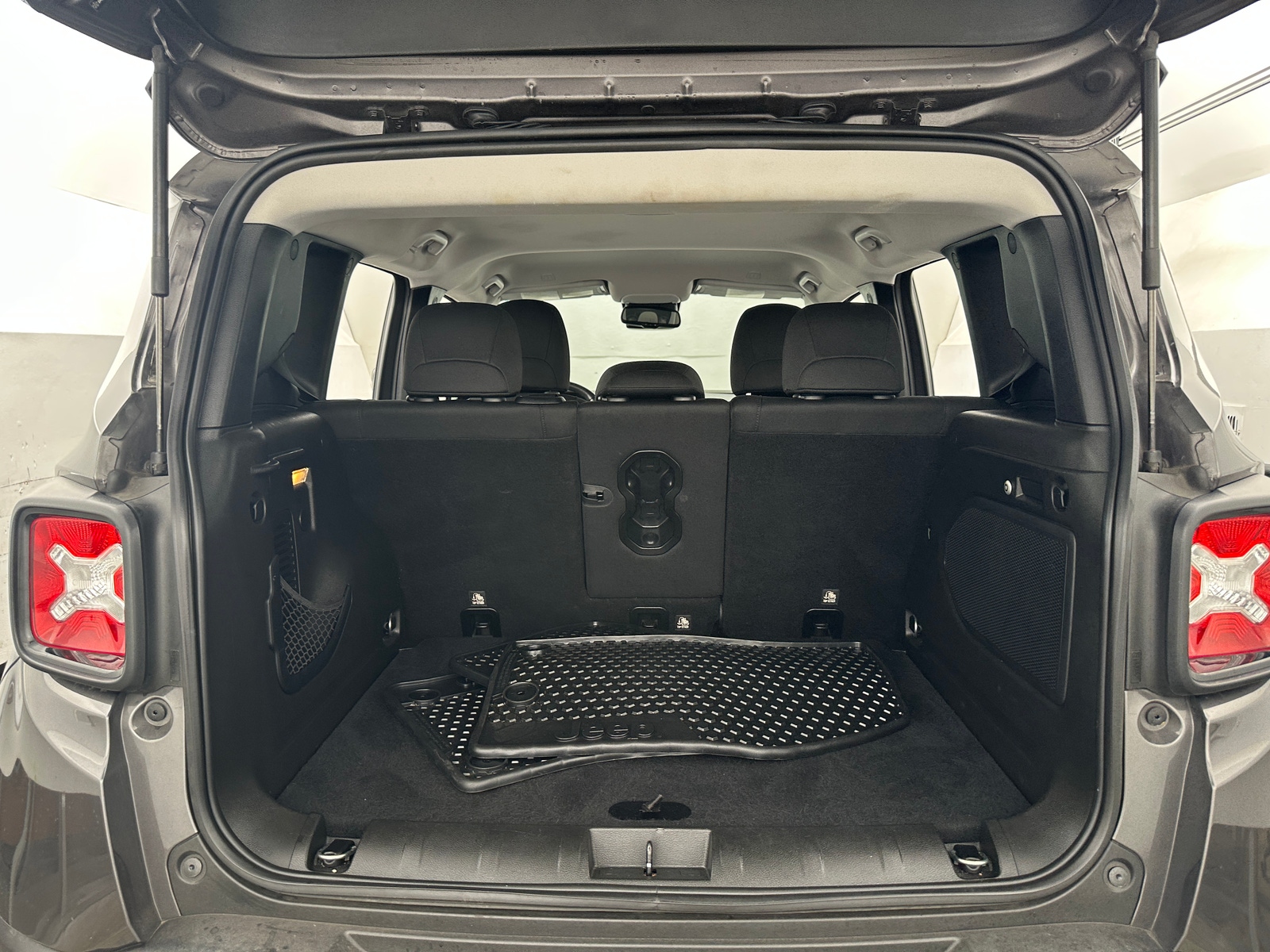 Thumbnail: 2018 Jeep Renegade - 7