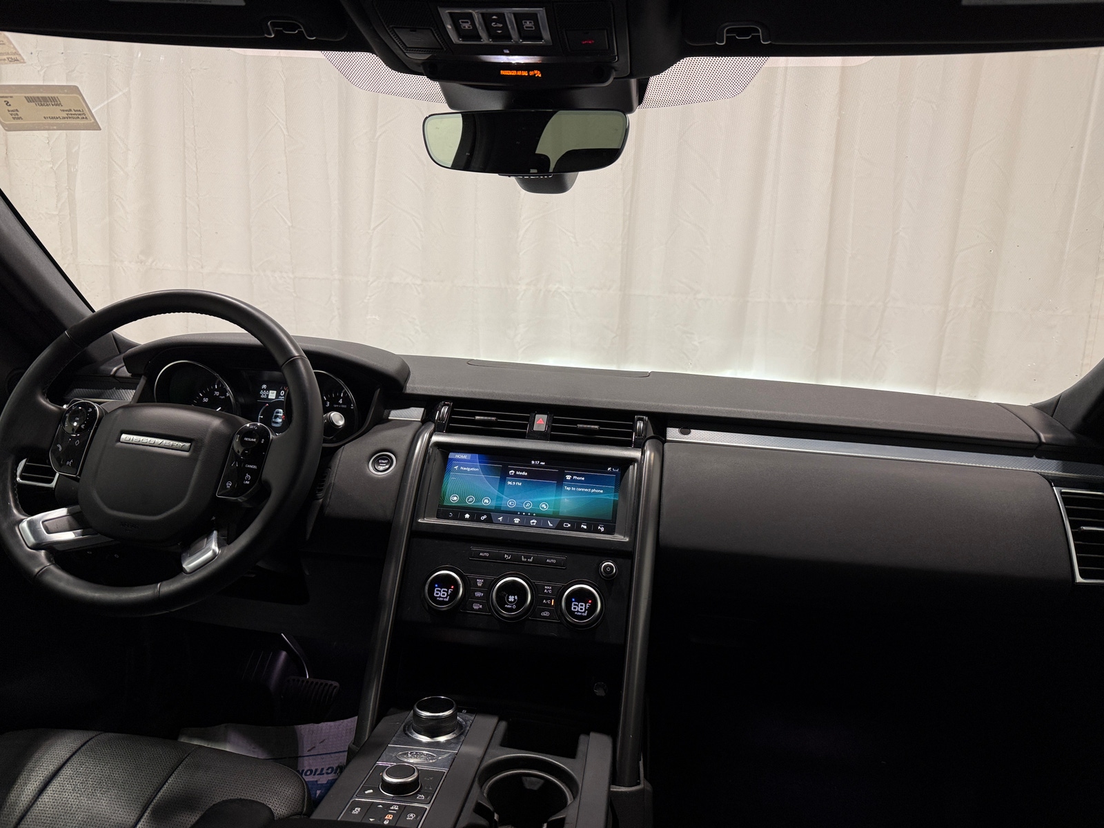 Thumbnail: 2020 Land Rover Discovery - 2