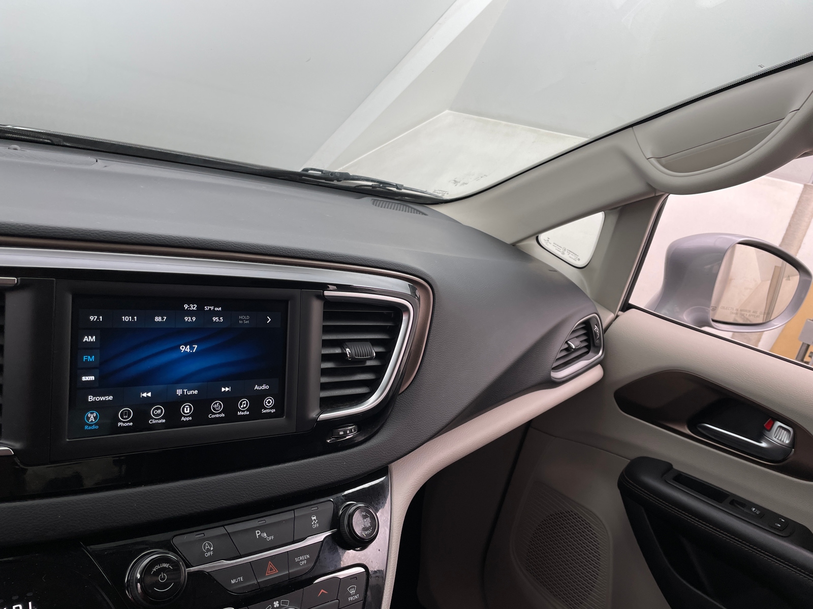 Thumbnail: 2019 Chrysler Pacifica - 3