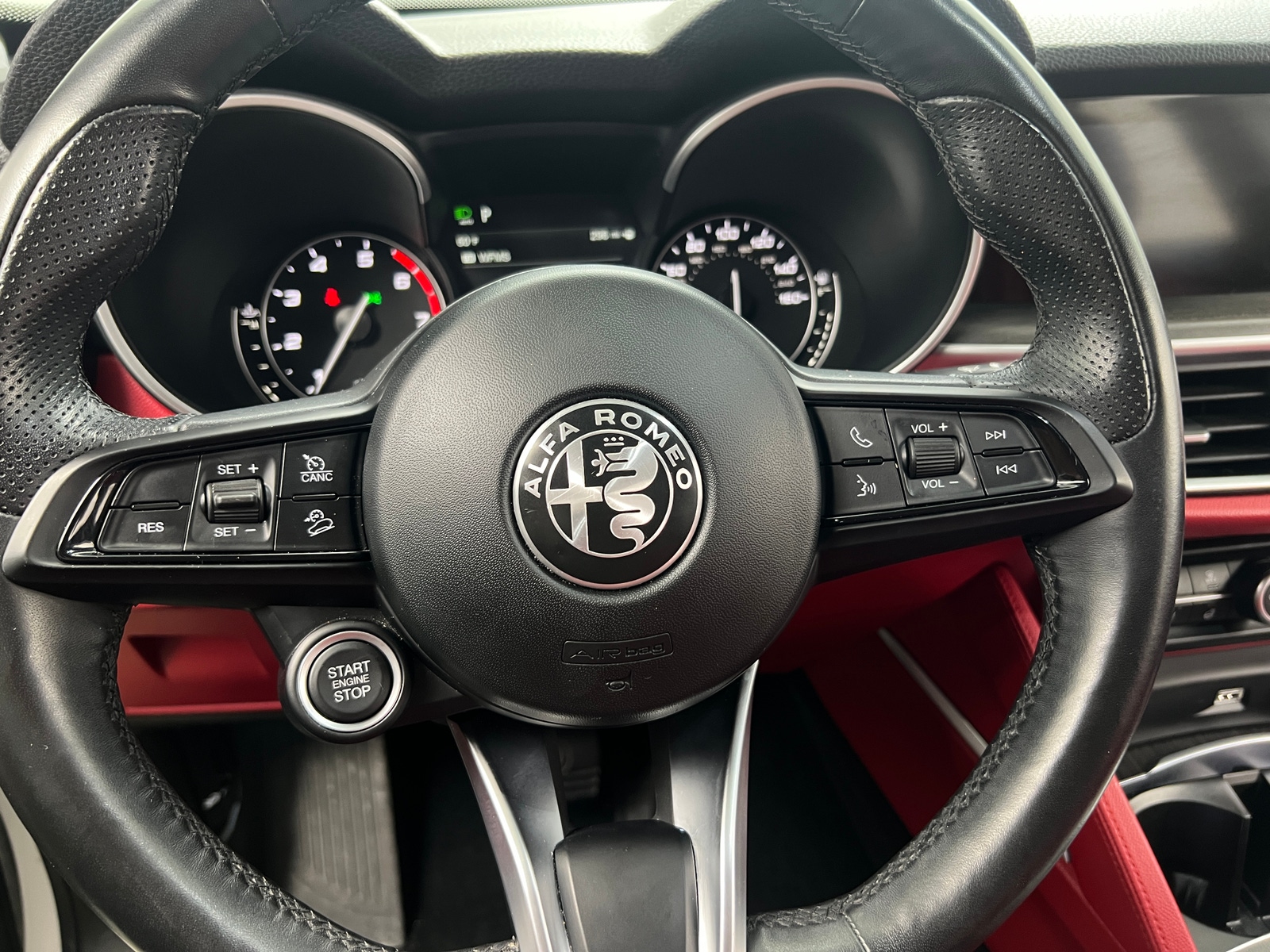 Thumbnail: 2020 Alfa Romeo Stelvio - 4