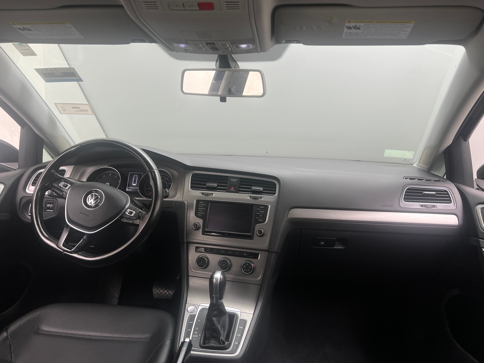 Thumbnail: 2016 Volkswagen e-Golf - 3