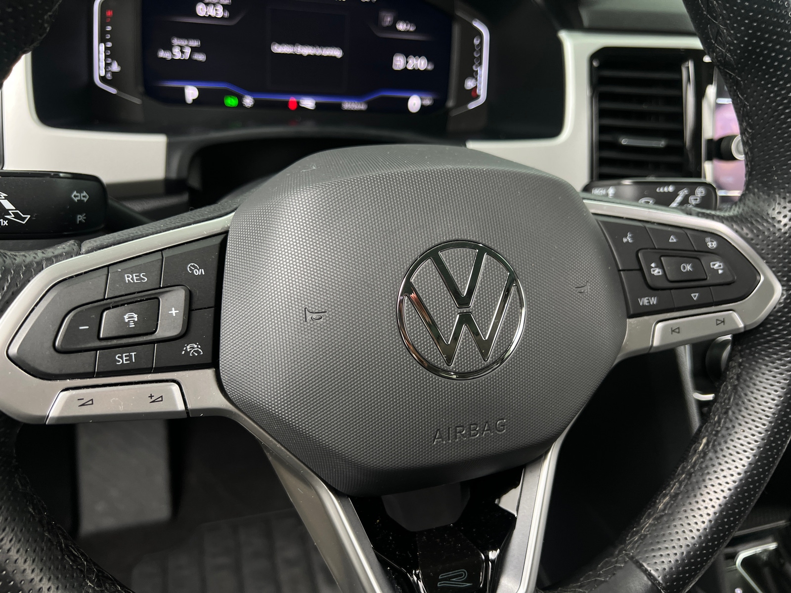 Thumbnail: 2022 Volkswagen Atlas - 4