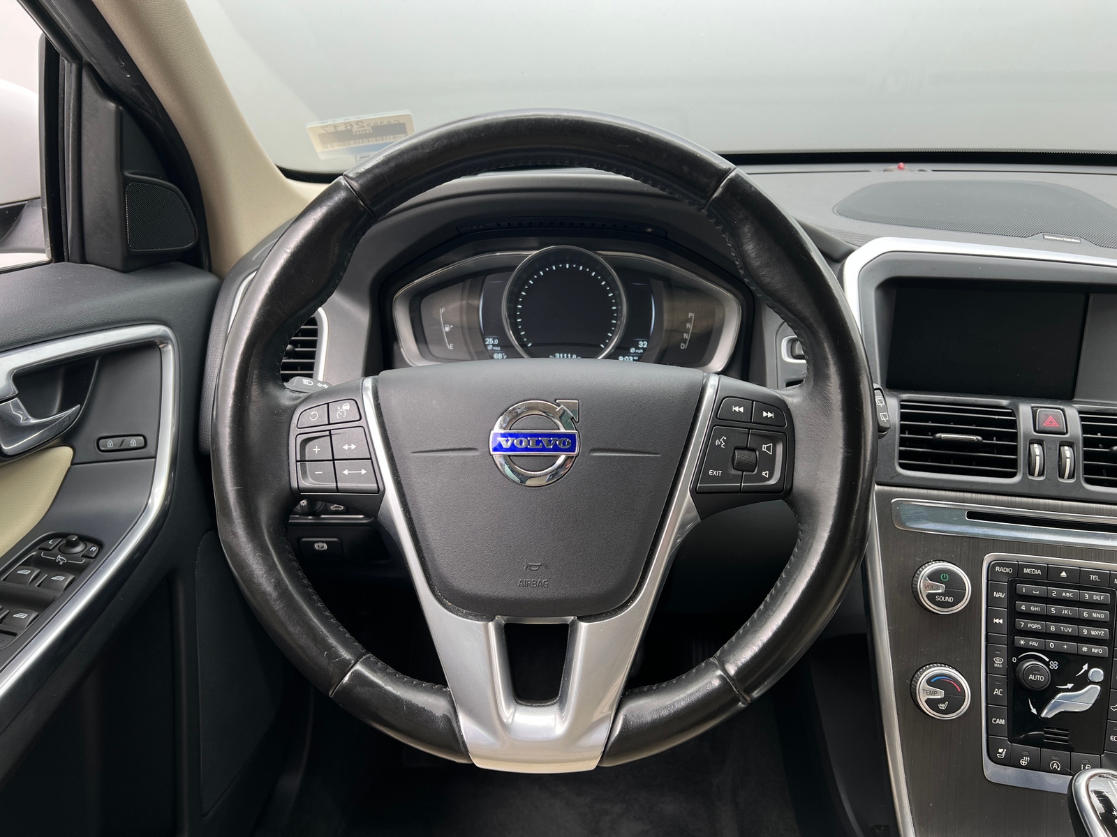 Thumbnail: 2016 Volvo XC60 - 4
