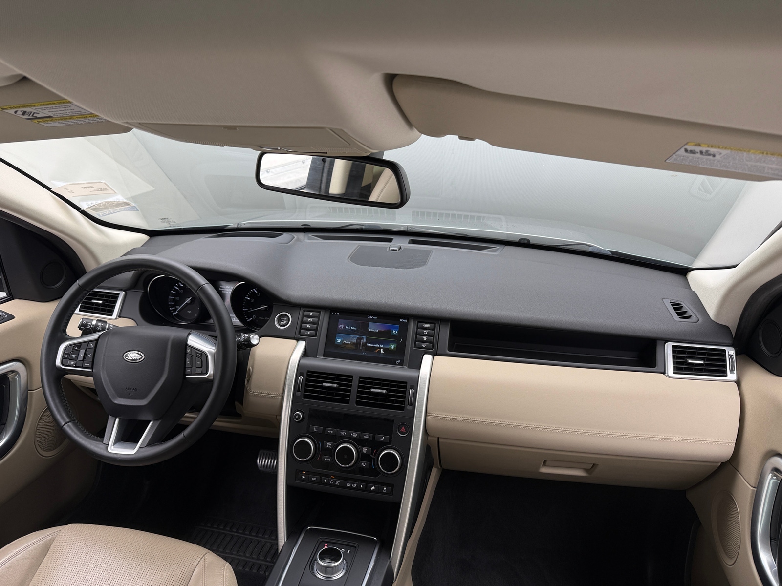 Thumbnail: 2016 Land Rover Discovery Sport - 2