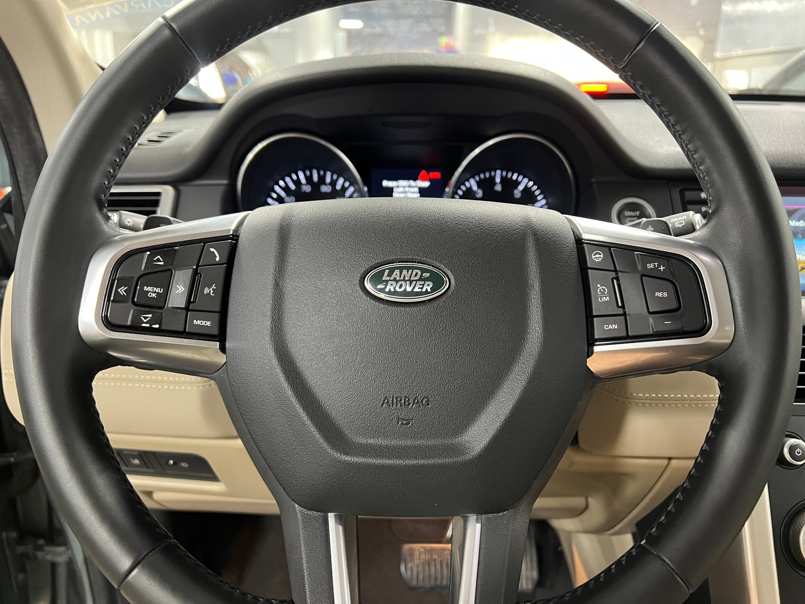 Thumbnail: 2016 Land Rover Discovery Sport - 4
