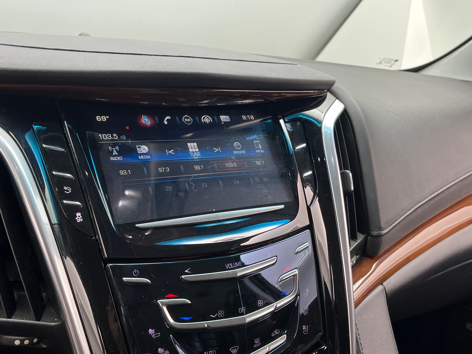 Thumbnail: 2019 Cadillac Escalade - 3