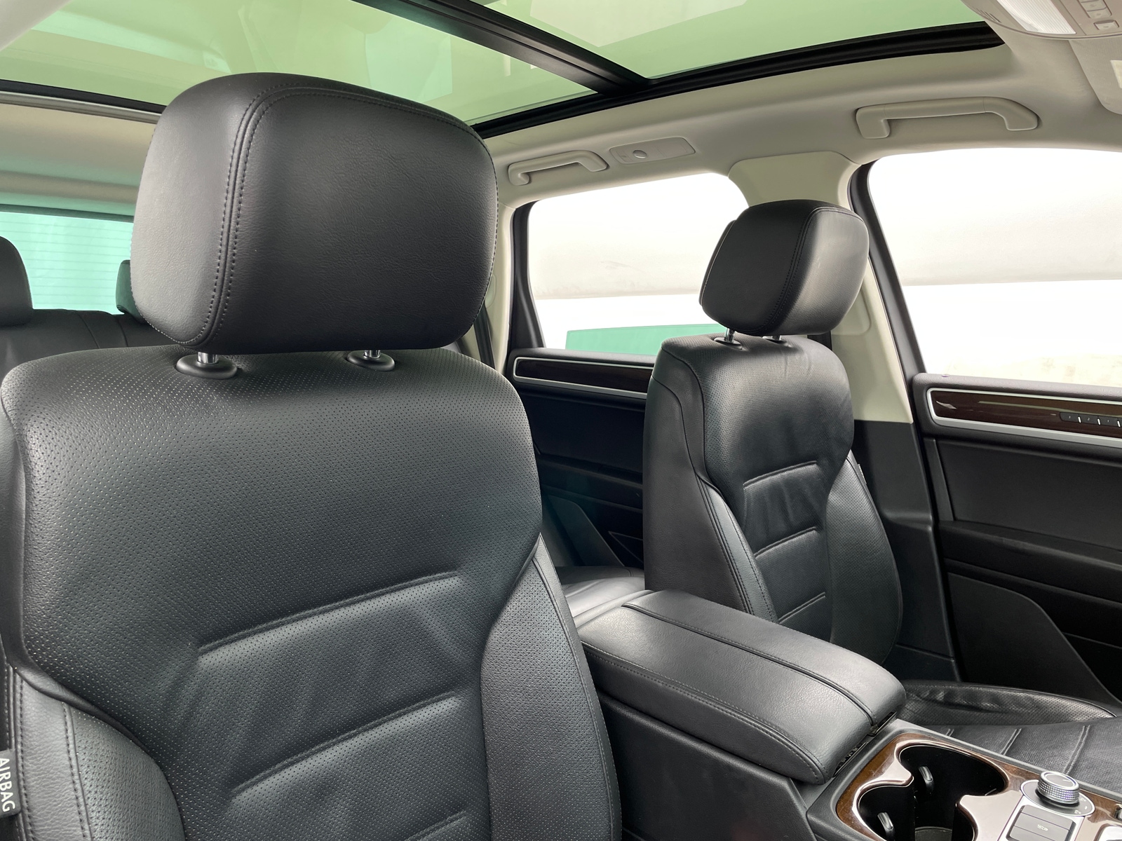 Thumbnail: 2016 Volkswagen Touareg - 2