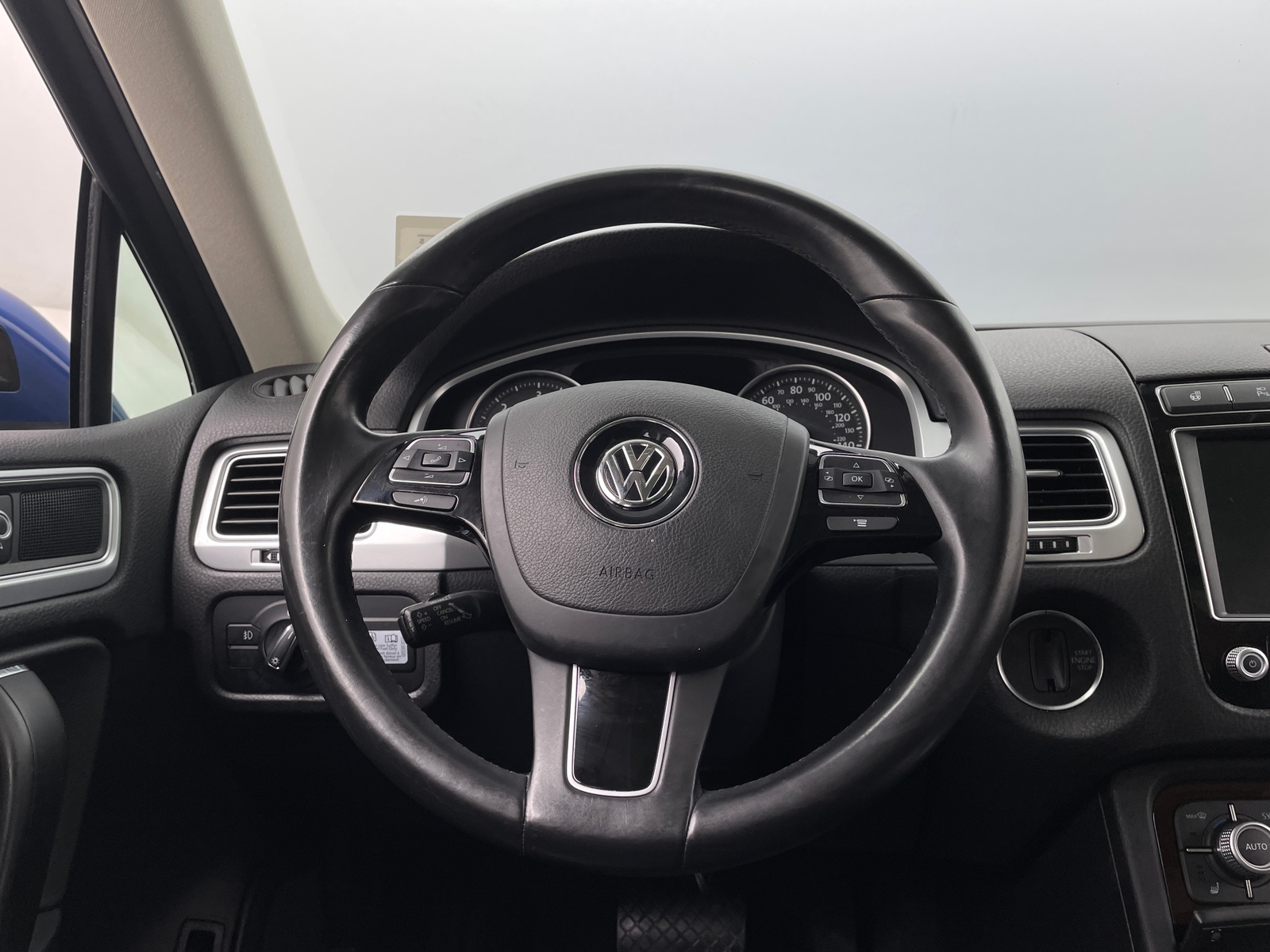 Thumbnail: 2016 Volkswagen Touareg - 5