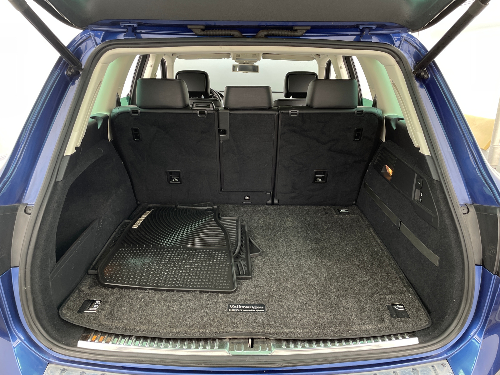 Thumbnail: 2016 Volkswagen Touareg - 7