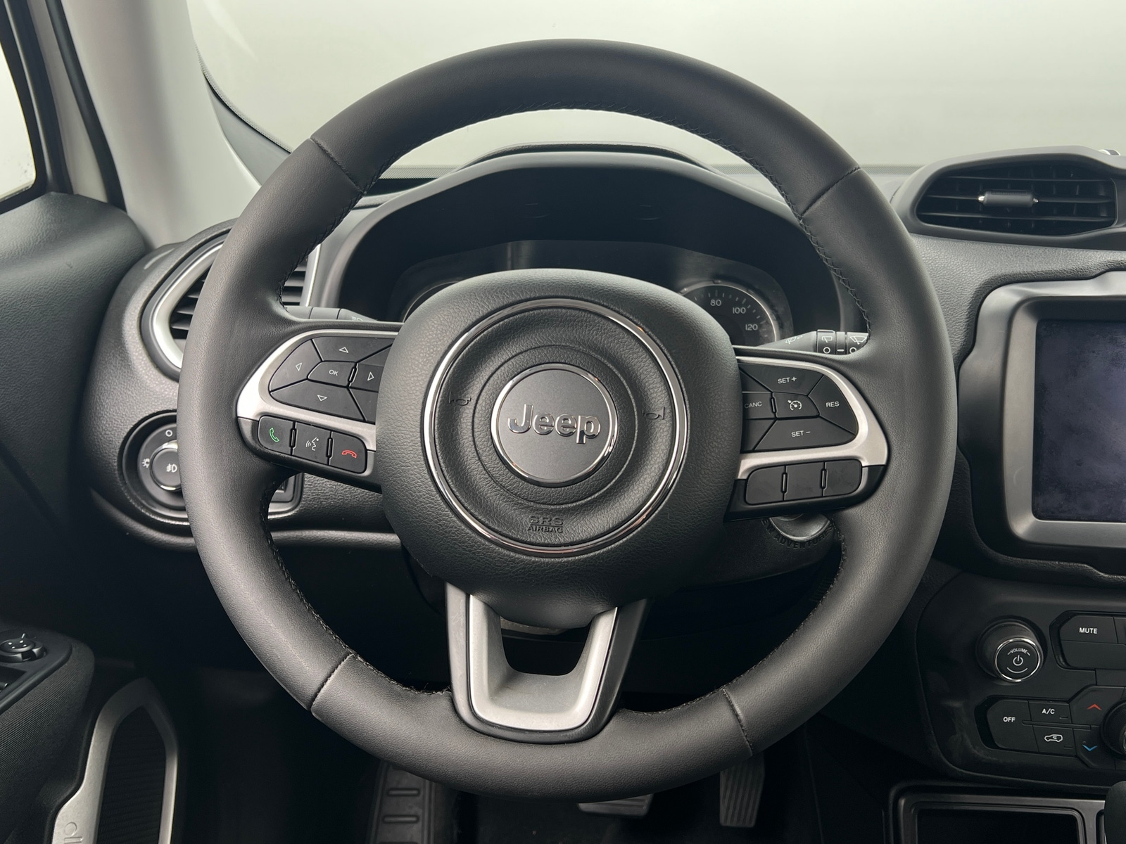 Thumbnail: 2018 Jeep Renegade - 5