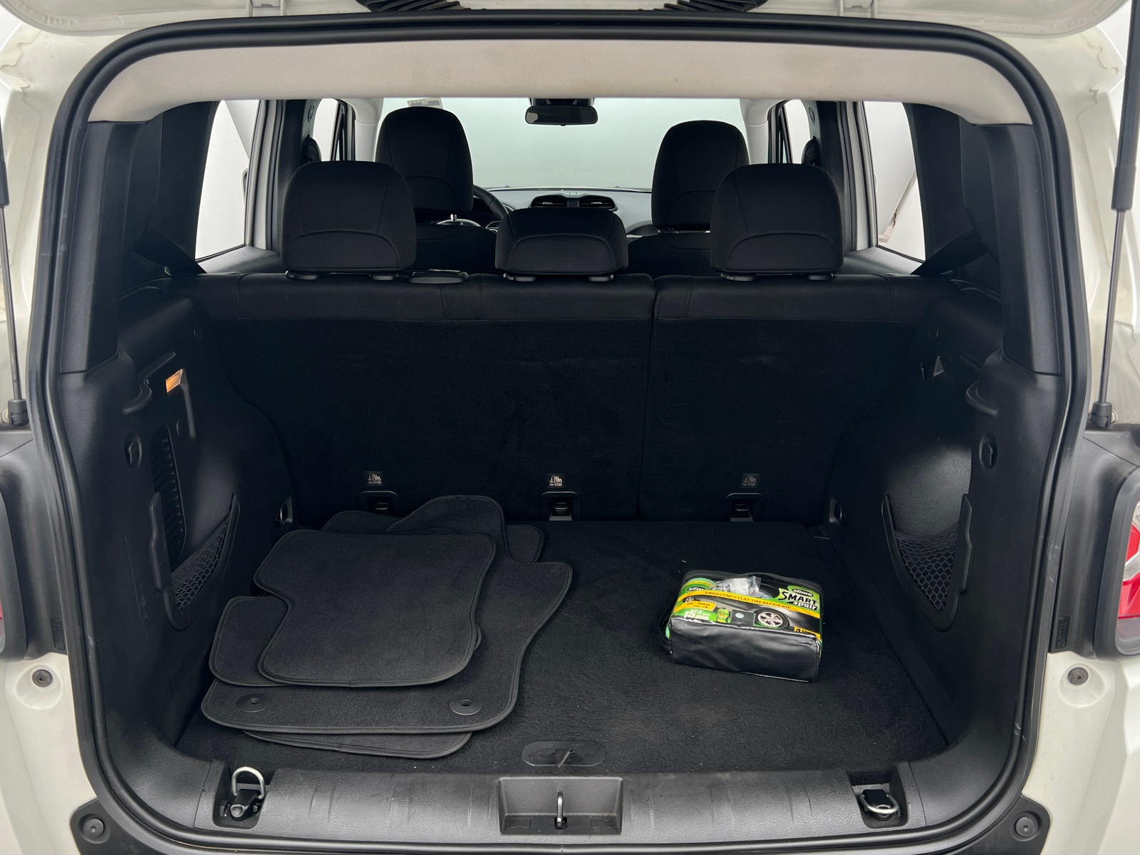 Thumbnail: 2018 Jeep Renegade - 7