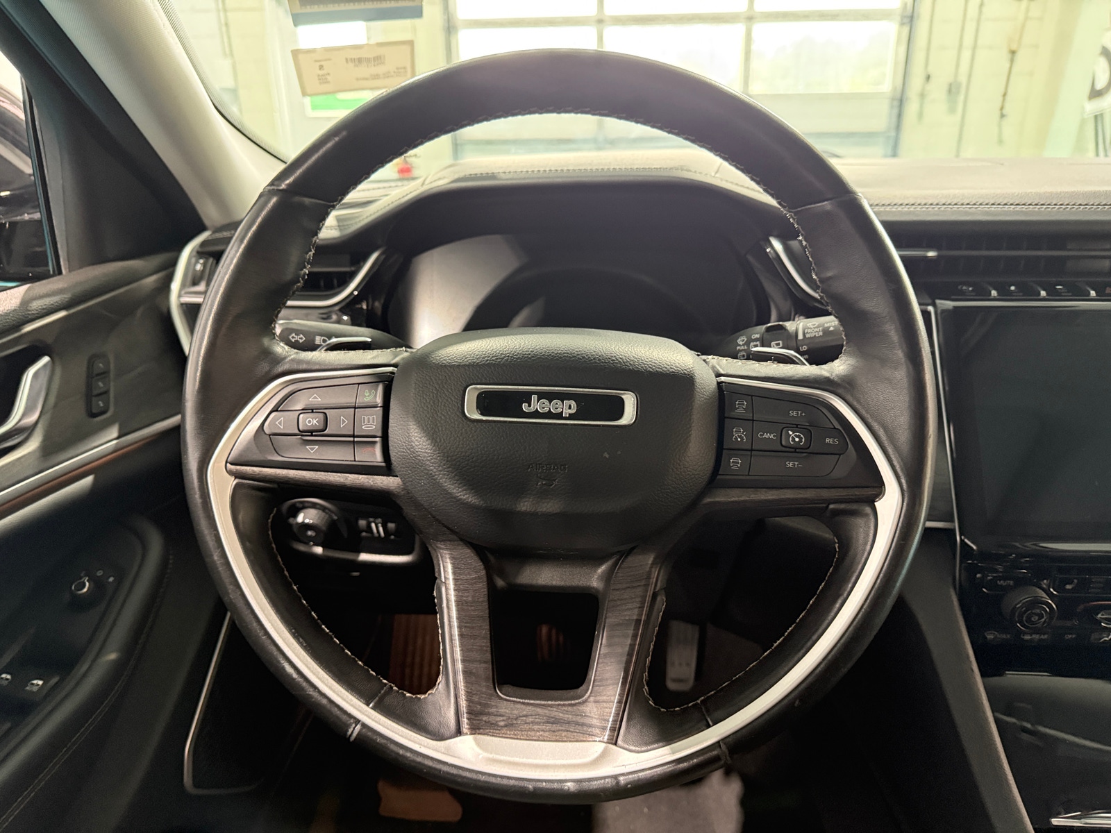 Thumbnail: 2022 Jeep Grand Cherokee - 4