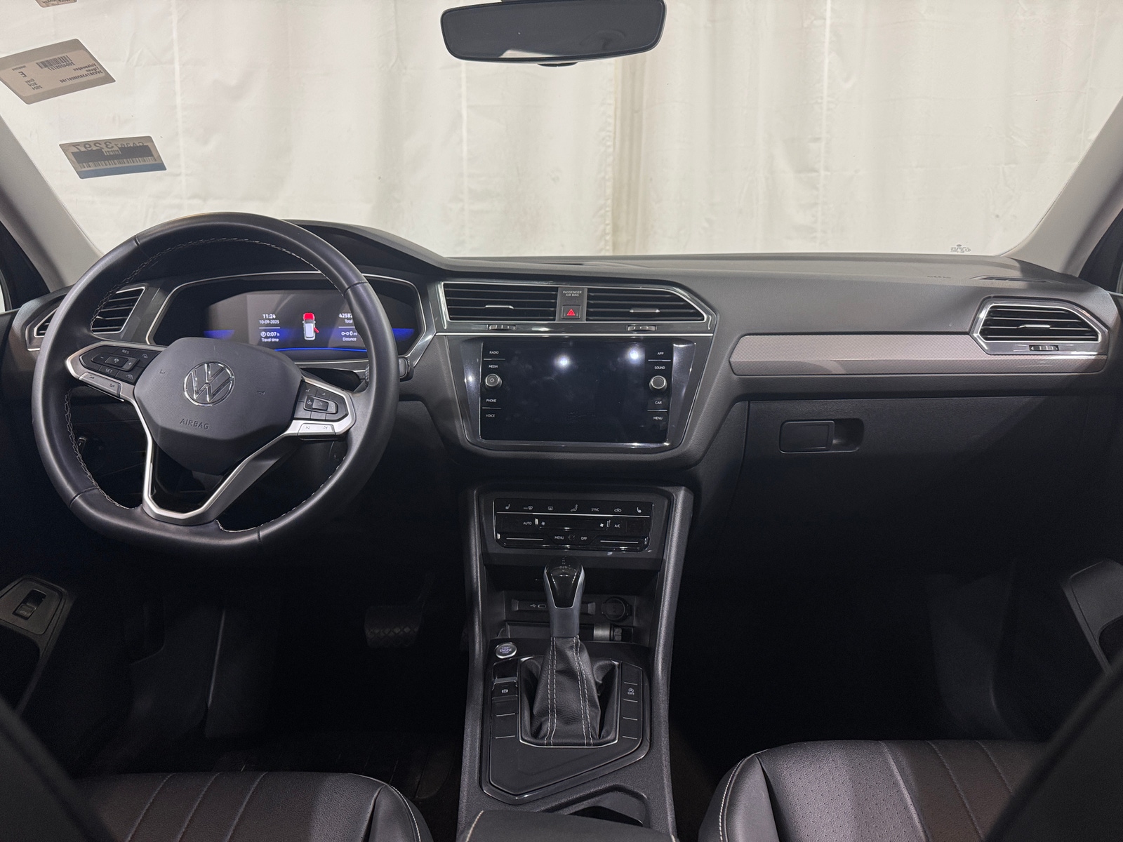 Thumbnail: 2024 Volkswagen Tiguan - 2