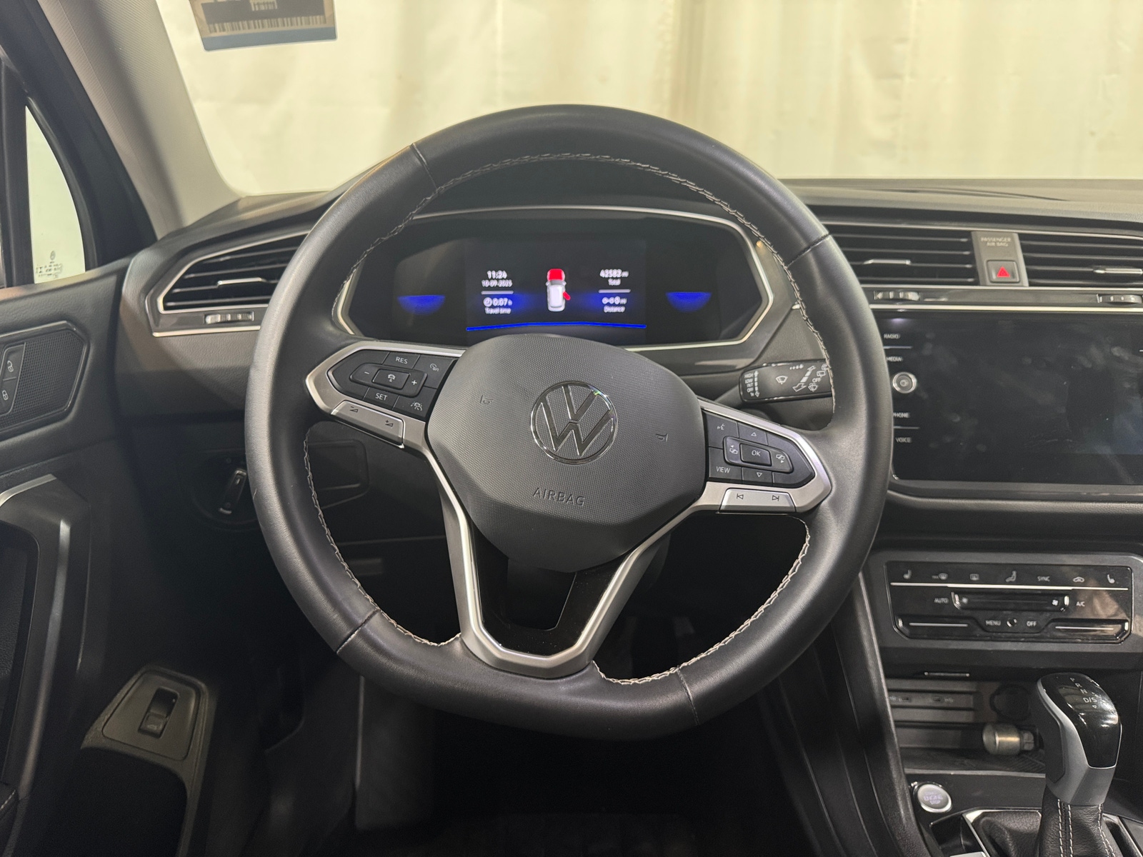 Thumbnail: 2024 Volkswagen Tiguan - 4
