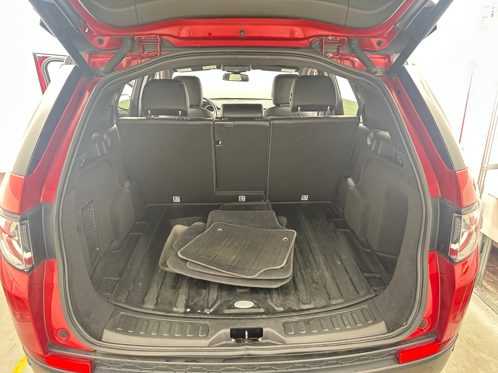 Thumbnail: 2019 Land Rover Discovery Sport - 6