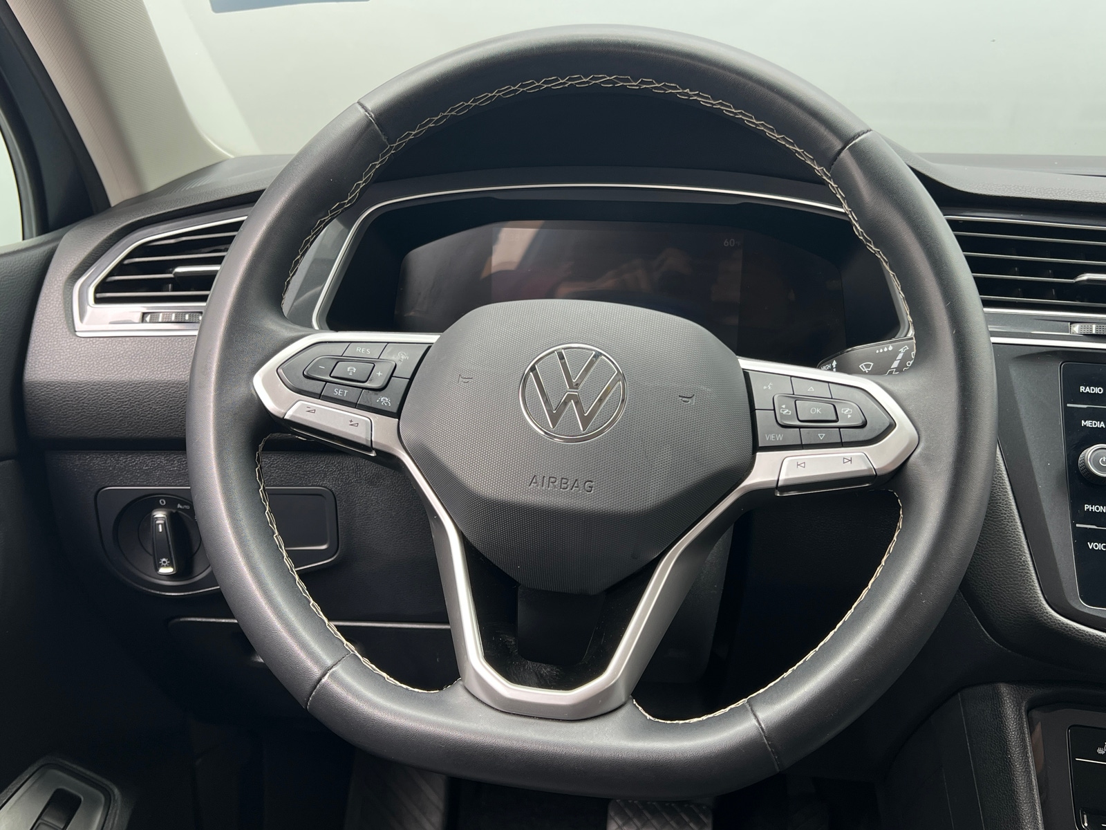 Thumbnail: 2024 Volkswagen Tiguan - 4