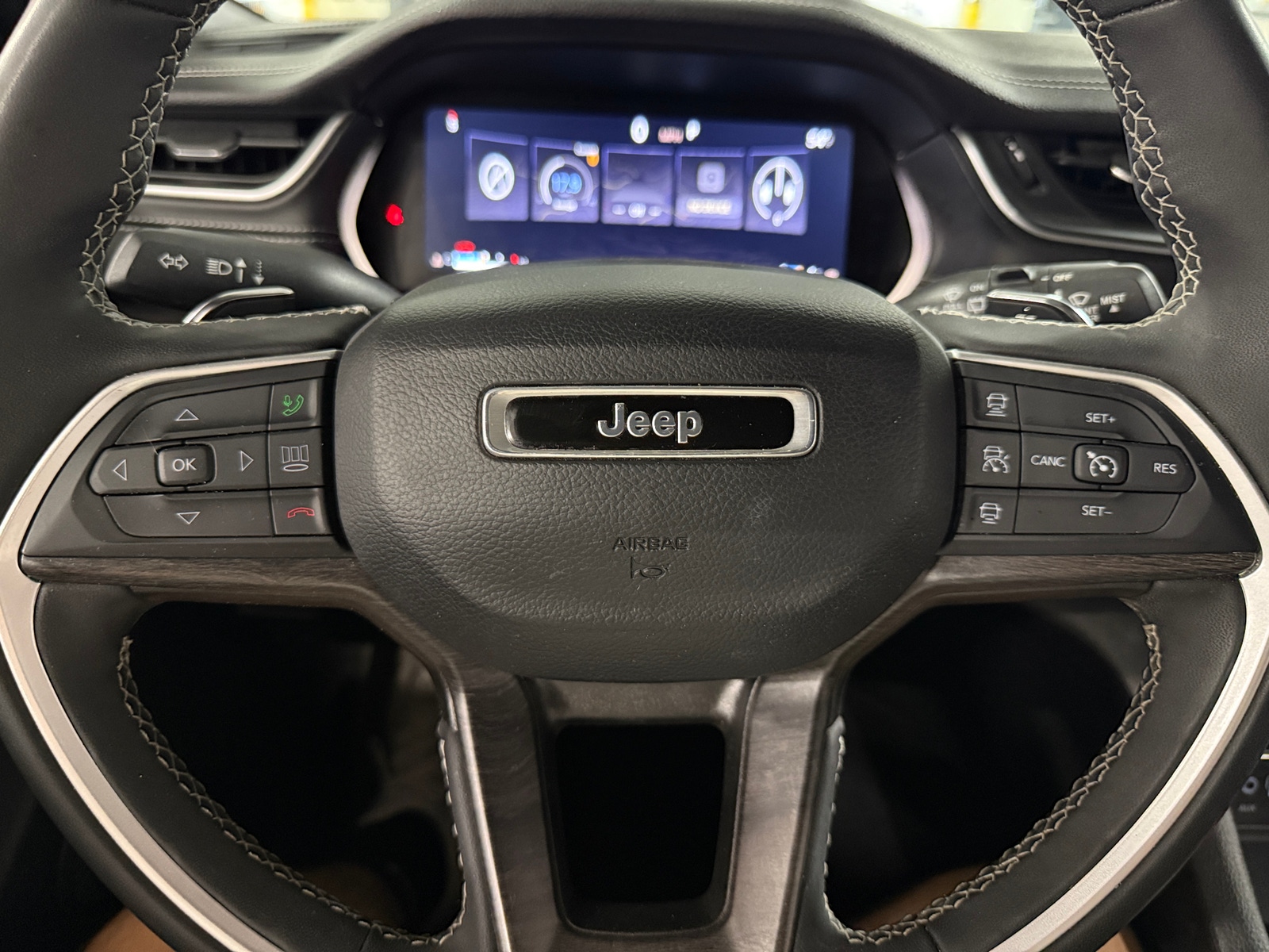 Thumbnail: 2024 Jeep Grand Cherokee L - 4