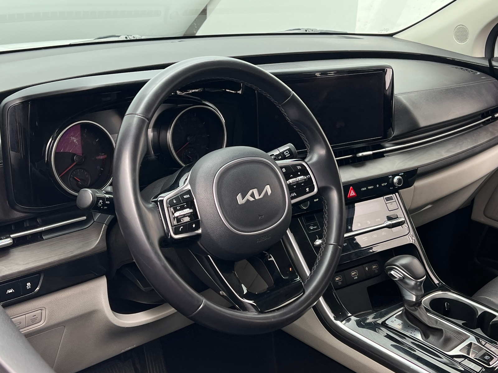 Thumbnail: 2023 Kia Carnival - 5