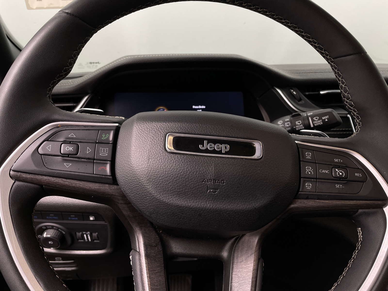 Thumbnail: 2024 Jeep Grand Cherokee - 4