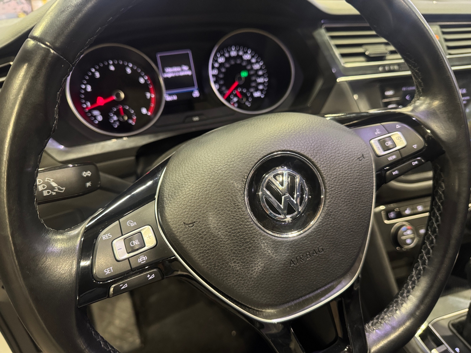 Thumbnail: 2019 Volkswagen Tiguan - 4