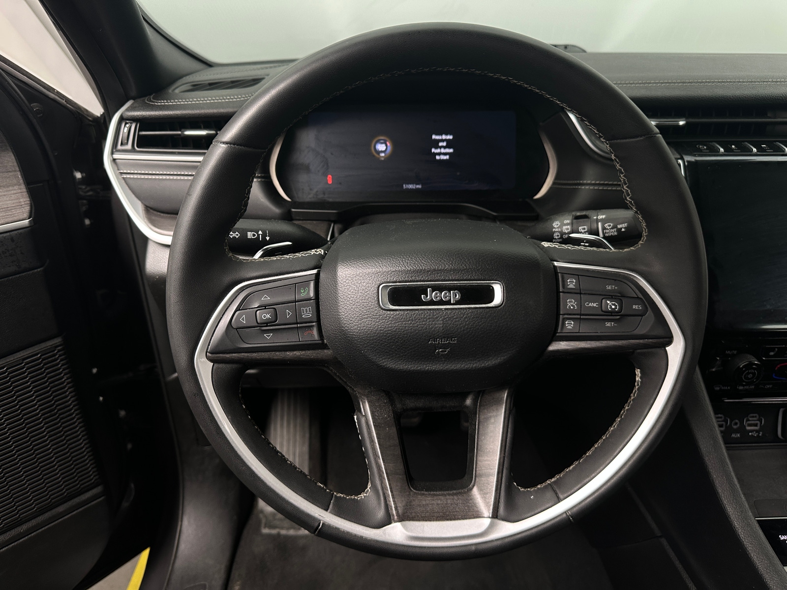 Thumbnail: 2024 Jeep Grand Cherokee L - 4